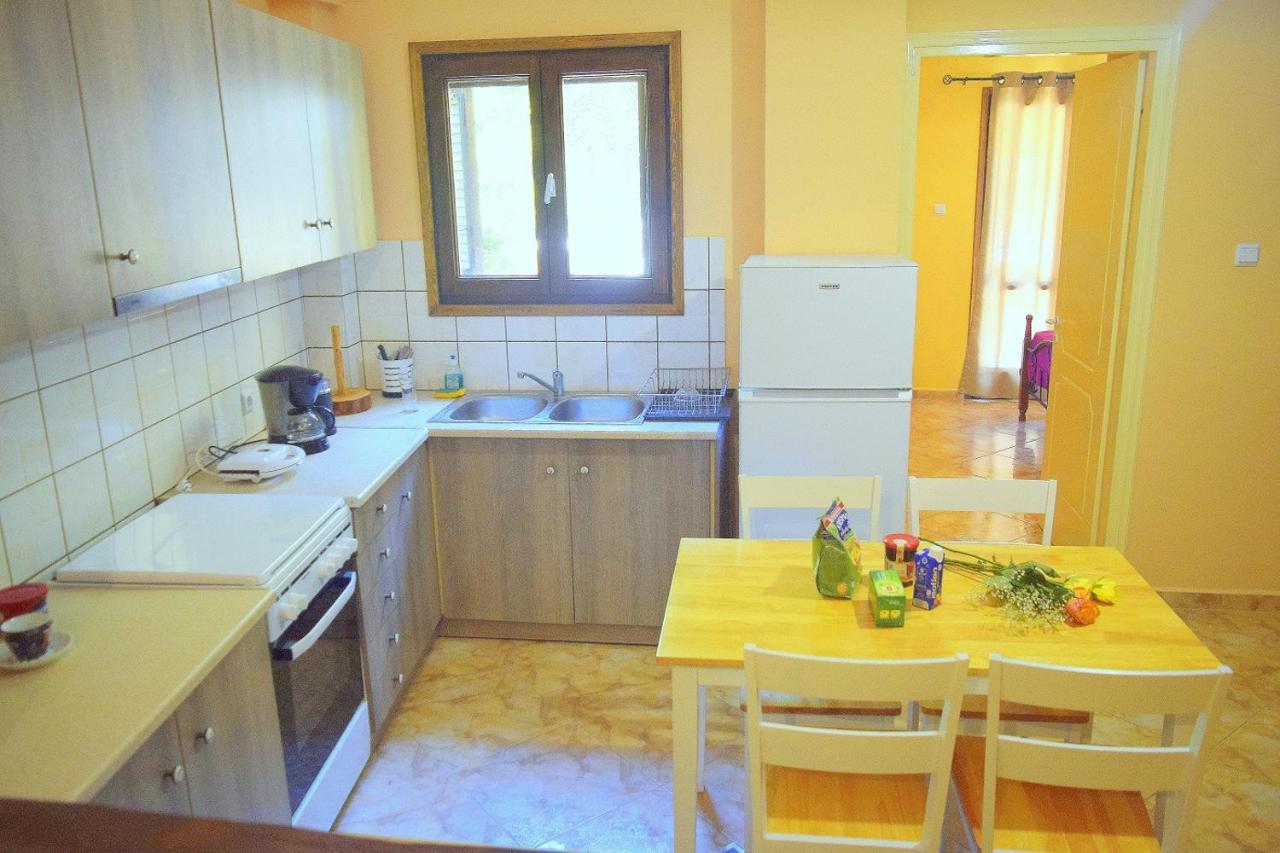 Dourios Ippos Apartments Frikes Buitenkant foto