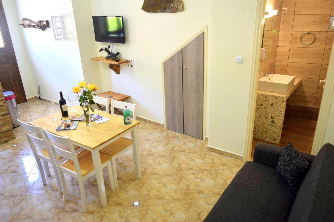 Dourios Ippos Apartments Frikes Buitenkant foto